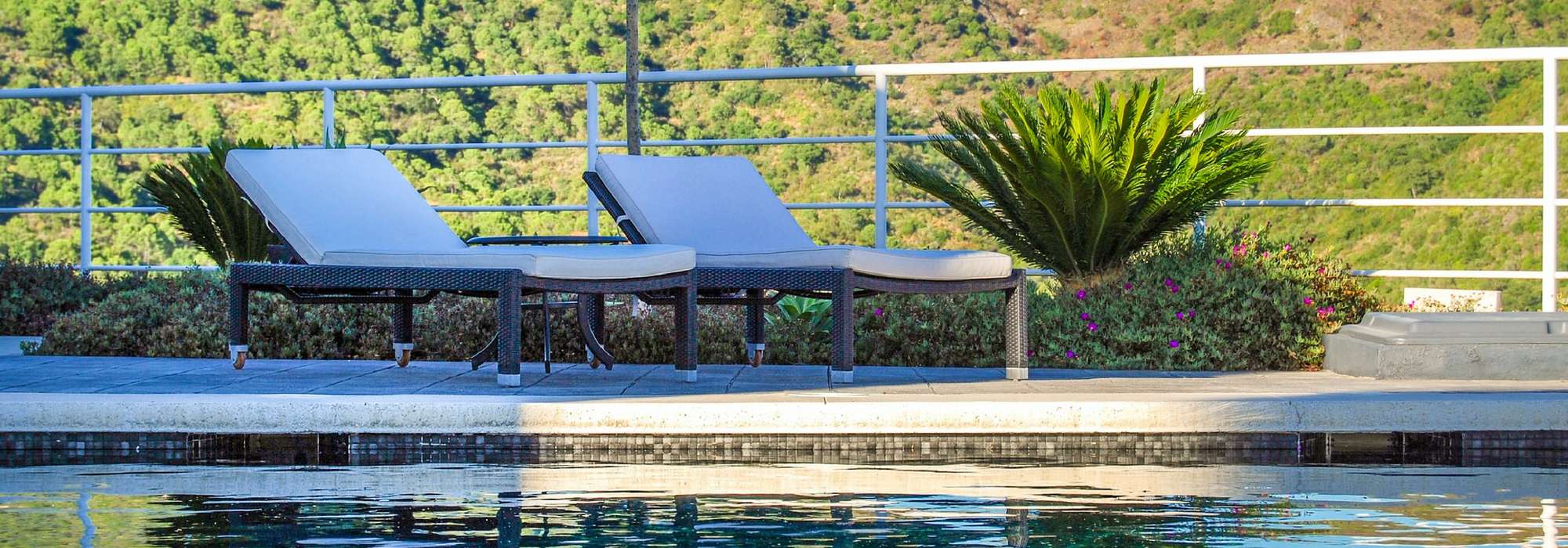 Amenizar os arredores de uma piscina em 5 atmosferas