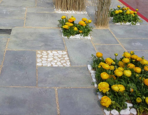 Como limpar as juntas do pavimento do terraço ou dos caminhos?