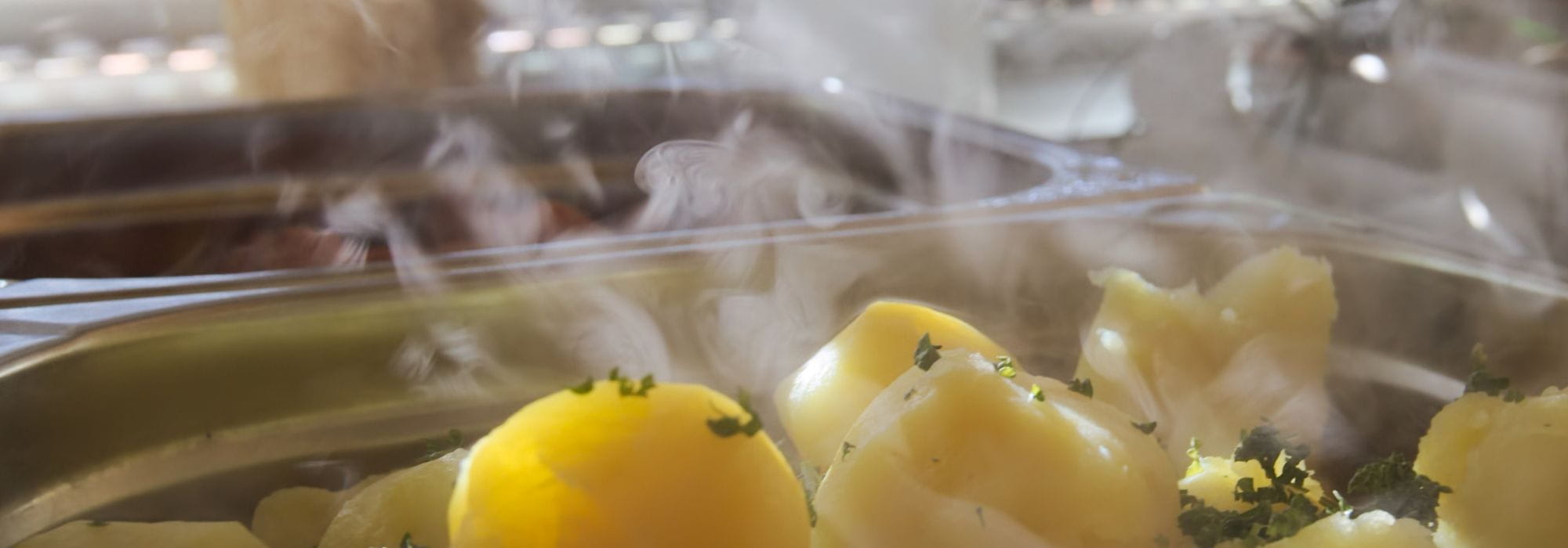 As batatas-inglesas para cozer a vapor