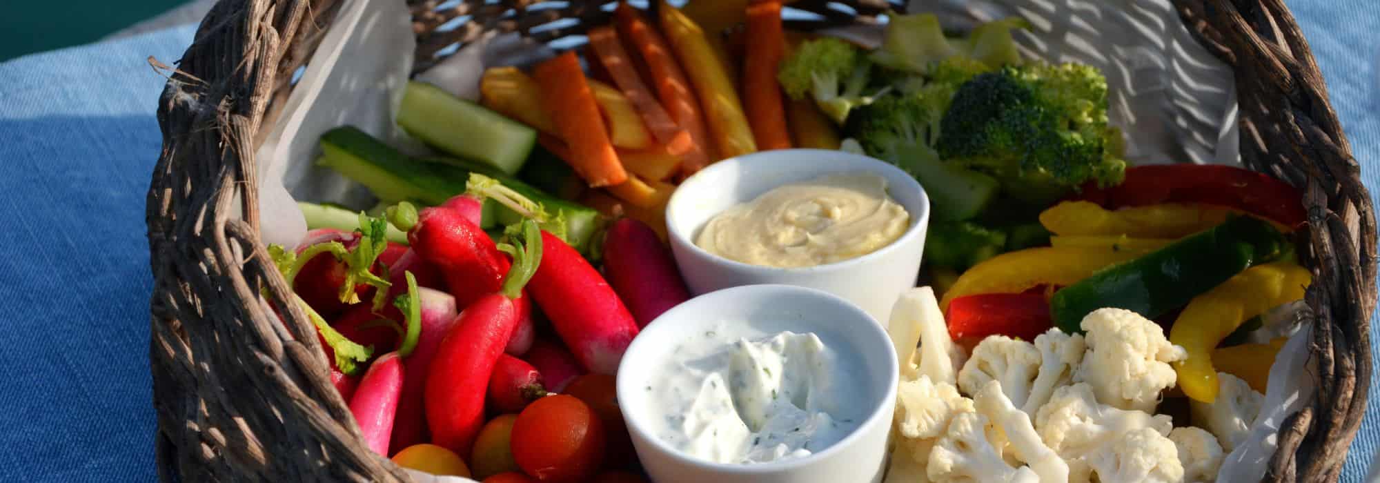 Legumes e frutos para petiscar na horta
