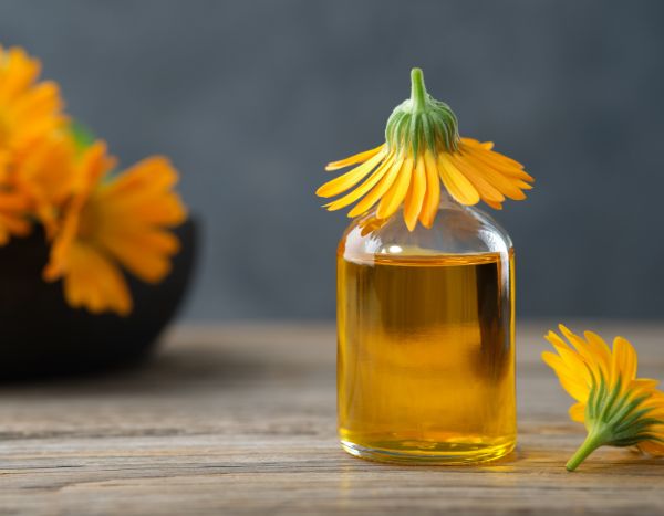 Como fazer uma loção de plantas para cabelos com reflexos naturais?
