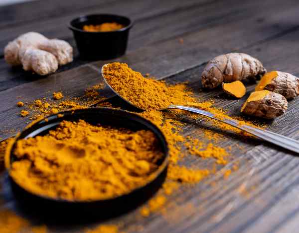 Como colher e utilizar o açafrão-da-índia na cozinha?