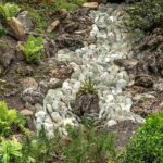 Criar um curso de água seco num jardim japonês