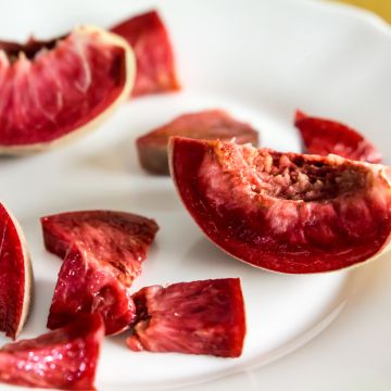 Pessegueiro 'Red Robin' biológico — raízes nuas